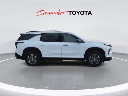 Used 2026 Chevrolet Traverse LT FWD image 9