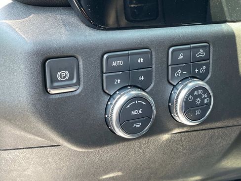 New 2025 GMC Sierra 2500 SLT w/ SLT Convenience Package image 19