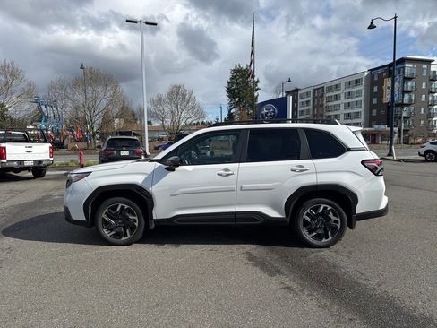 Used 2025 Subaru Forester Limited image 2