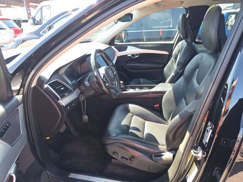 Used 2018 Volvo XC90 T5 Momentum w/ Convenience Package image 5