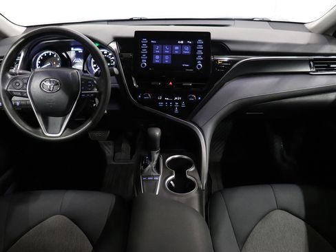 Used 2022 Toyota Camry LE image 28