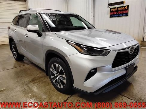 Used 2021 Toyota Highlander XLE image 1