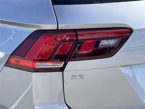 Used 2022 Volkswagen Tiguan SE image 6