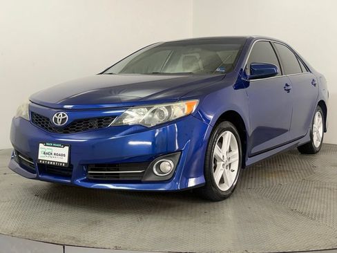 Used 2014 Toyota Camry SE FWD image 3
