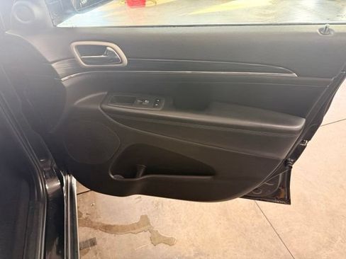 Used 2021 Jeep Grand Cherokee Limited AWD/4WD image 28