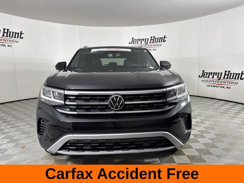 Used 2023 Volkswagen Atlas Cross Sport SE w/ Panoramic Sunroof Package FWD image 3