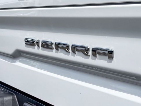 Used 2023 GMC Sierra 1500 AT4 w/ Technology Package AWD/4WD image 10
