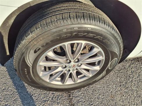 Used 2024 Buick Enclave Premium image 47