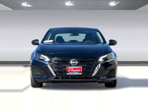 Used 2025 Nissan Altima 2.5 SV FWD image 6