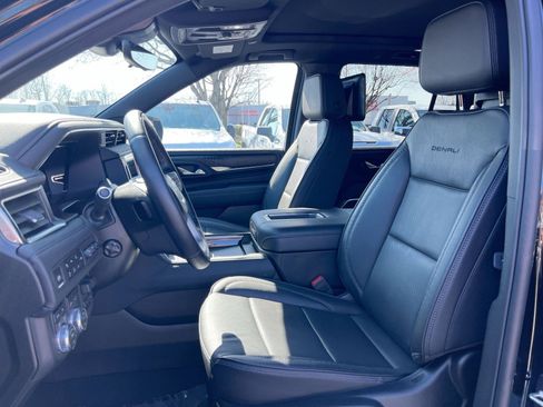 Used 2024 GMC Yukon Denali w/ Advanced Technology Package image 12