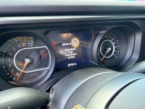 Used 2024 Jeep Gladiator Sport AWD/4WD image 10