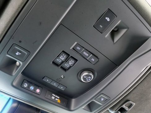 Used 2020 Cadillac Escalade Platinum AWD/4WD image 37
