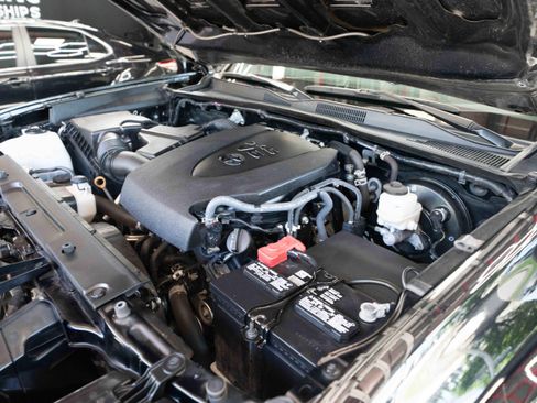 Used 2023 Toyota Tacoma TRD Sport w/ TRD Premium Sport Package AWD/4WD image 32