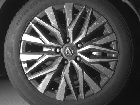 Used 2025 Nissan Altima 2.5 SV FWD image 13