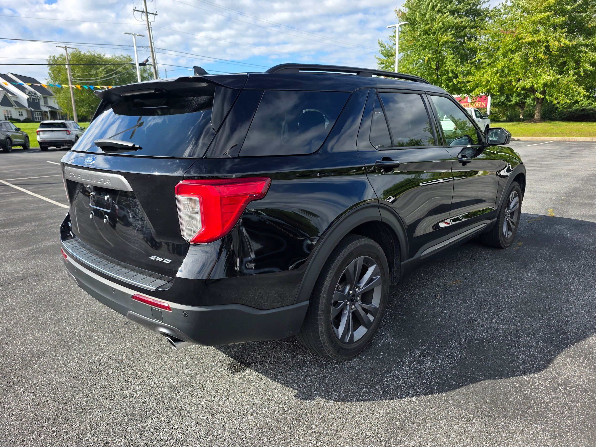 Used 2023 Ford Explorer XLT w/ Equipment Group 202A AWD/4WD image 5