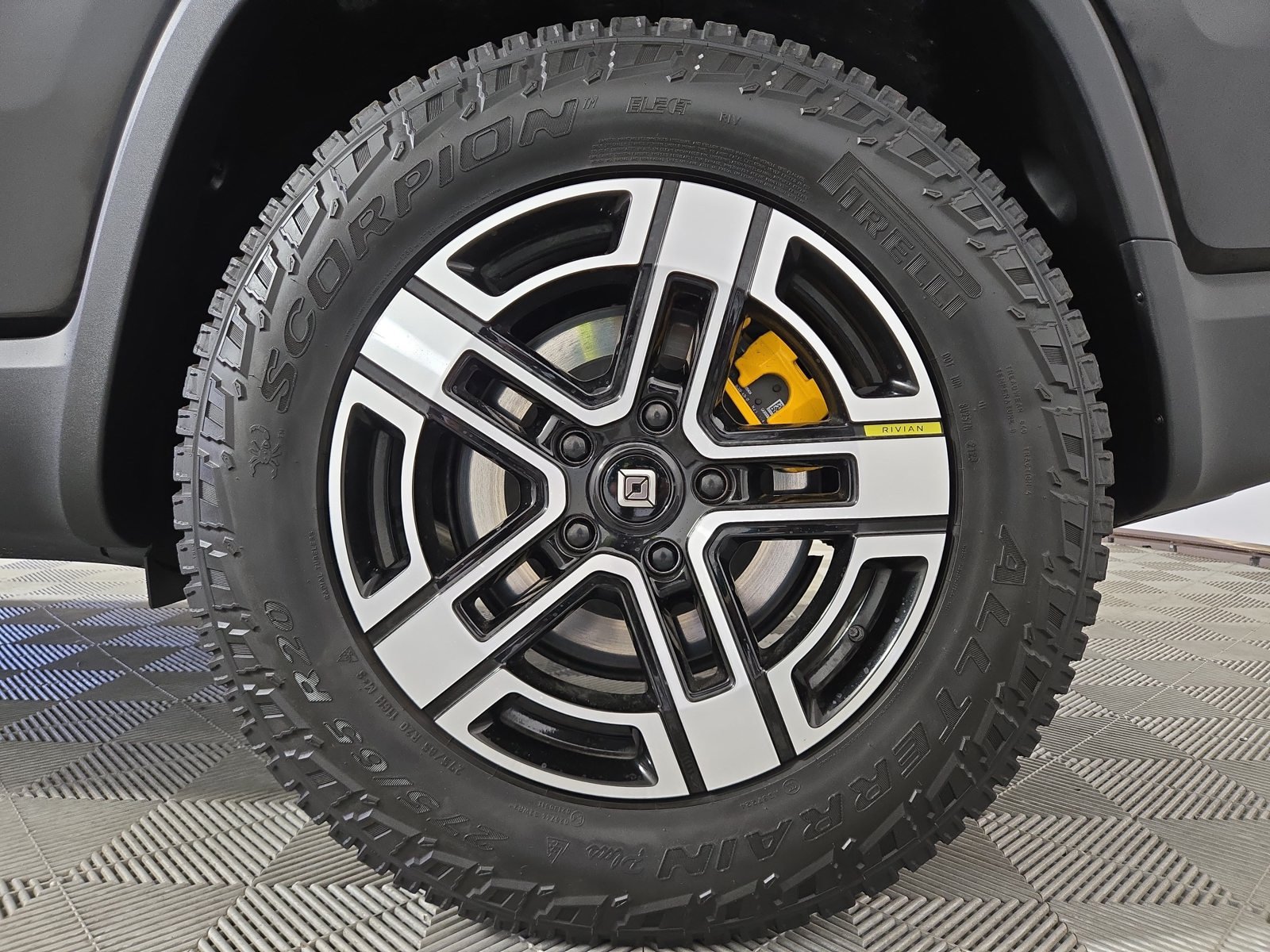 Used 2023 Rivian R1S Adventure Quad AWD/4WD image 10