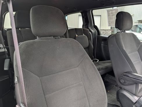 Used 2017 Dodge Grand Caravan SE FWD image 10