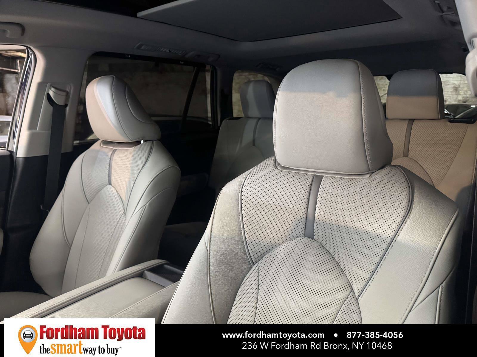 Used 2024 Toyota Grand Highlander AWD image 19