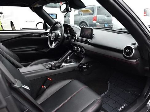 Used 2019 MAZDA MX-5 Miata RF Grand Touring RWD image 8