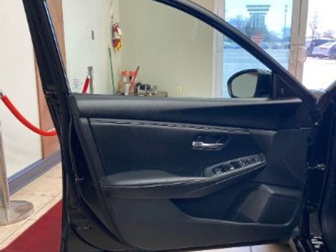 Used 2025 Nissan Sentra SV FWD image 14