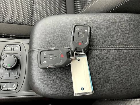 Used 2023 GMC Terrain SLE w/ Driver Convenience Package FWD image 34