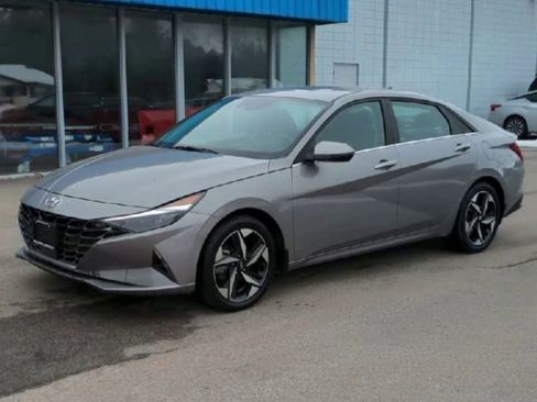 Used 2023 Hyundai Elantra Limited image 4