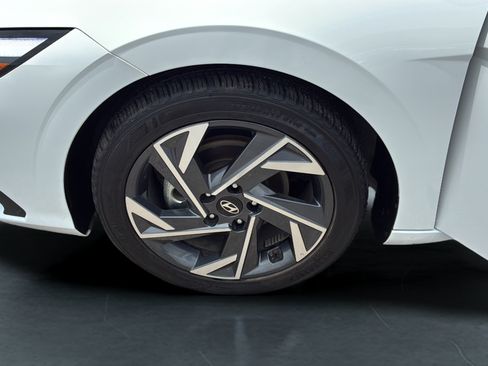 Certified 2025 Hyundai Elantra Sport FWD image 33
