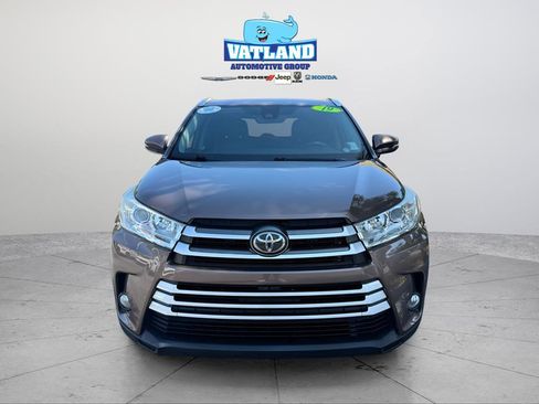 Used 2019 Toyota Highlander XLE FWD image 8