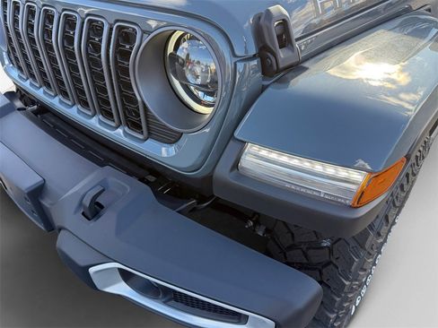 New 2025 Jeep Gladiator Sport image 21
