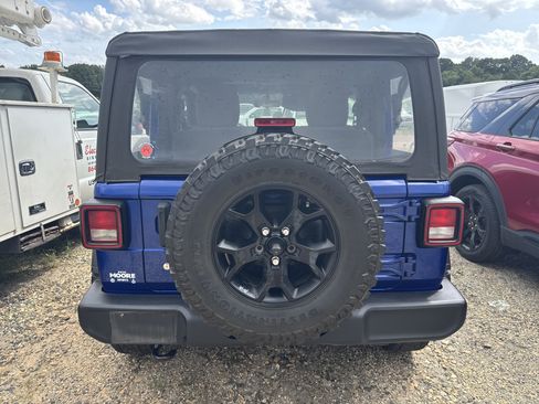 Used 2020 Jeep Wrangler Sport AWD/4WD image 5