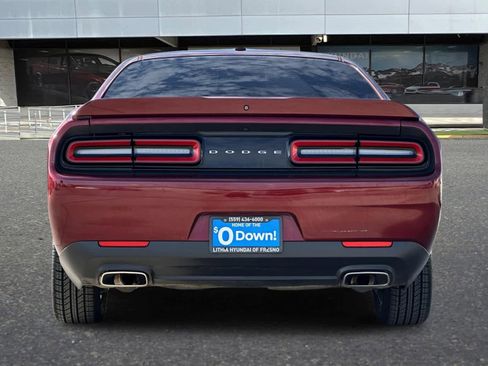 Used 2019 Dodge Challenger SXT image 7