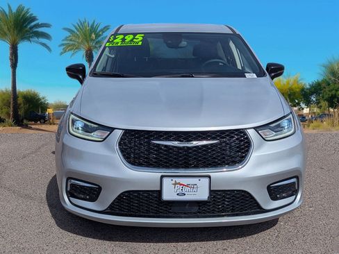 Used 2024 Chrysler Pacifica Touring-L image 8