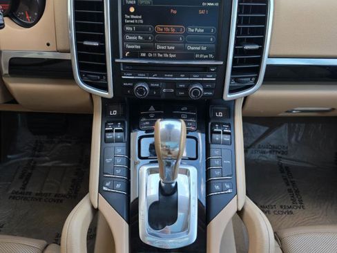 Used 2016 Porsche Cayenne AWD/4WD image 17