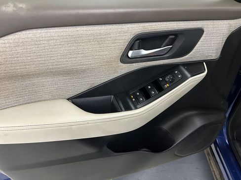 Used 2023 Nissan Rogue SV image 11