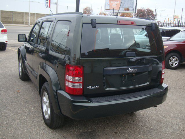 Used 2010 Jeep Liberty Sport AWD/4WD image 3