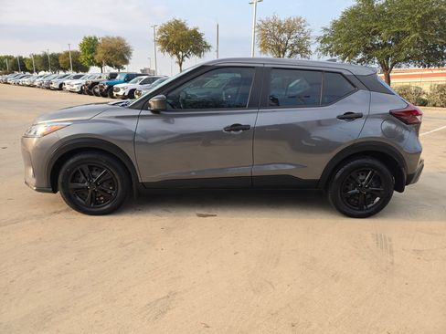 Used 2021 Nissan Kicks S image 4