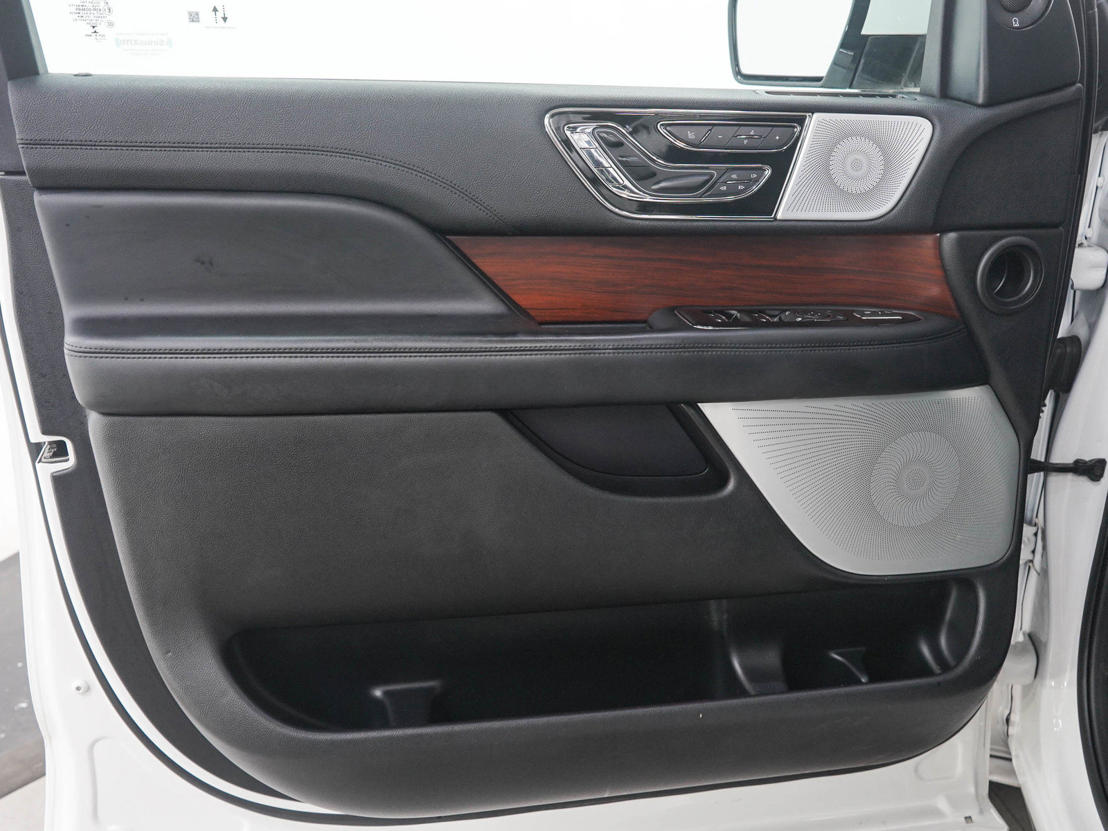 Used 2021 Lincoln Navigator L Reserve AWD/4WD image 24