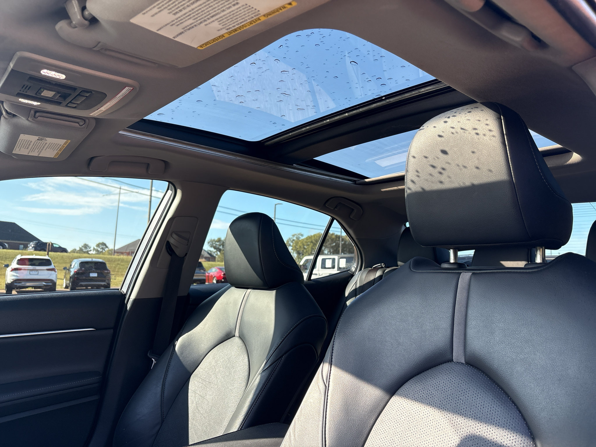 Used 2022 Toyota Camry XSE FWD image 28