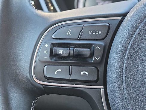 Used 2022 Kia Niro EX image 28