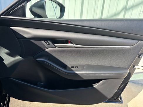 Used 2020 MAZDA MAZDA3 Sedan image 26