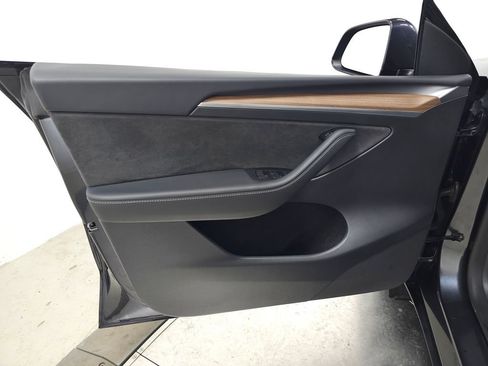 Used 2024 Tesla Model Y Long Range AWD/4WD image 15