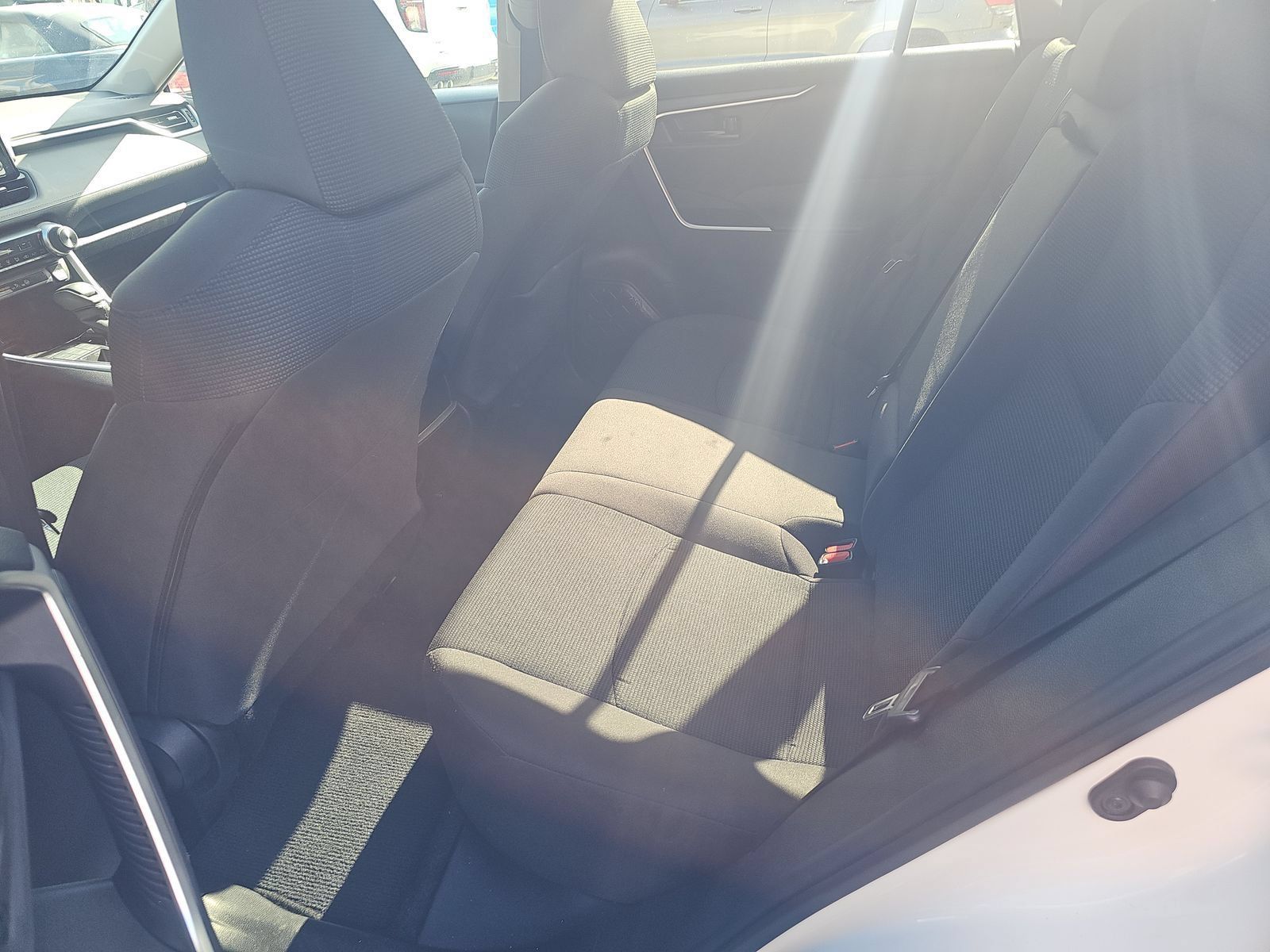 Used 2021 Toyota RAV4 LE AWD/4WD image 6