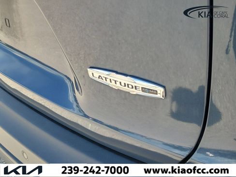 Used 2019 Jeep Cherokee Latitude Plus FWD image 10