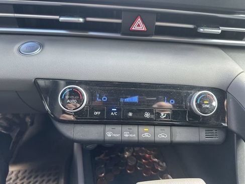 Used 2023 Hyundai Elantra SEL FWD image 18