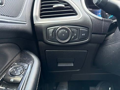 Used 2017 Ford Edge Titanium w/ Technology Package FWD image 18