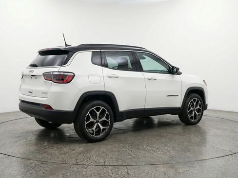 Used 2025 Jeep Compass Limited image 9