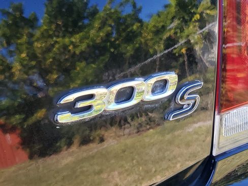 Used 2019 Chrysler 300 S image 8