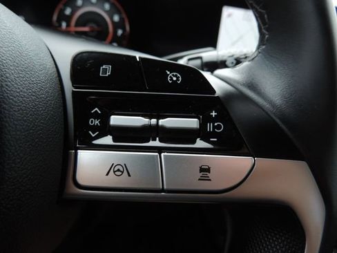 Used 2022 Hyundai Elantra Limited image 28