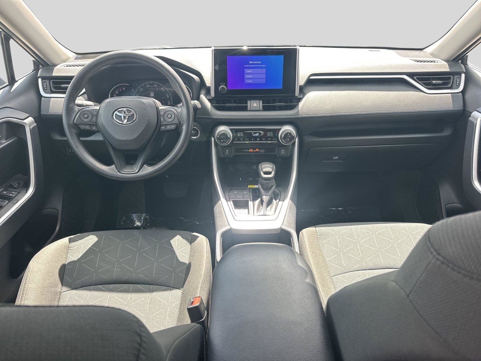 Used 2024 Toyota RAV4 XLE FWD image 17