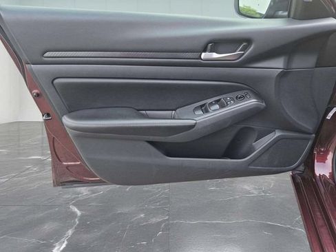 Used 2024 Nissan Altima 2.5 SV FWD image 15